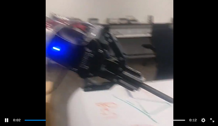 Короткий видео прикол про робота