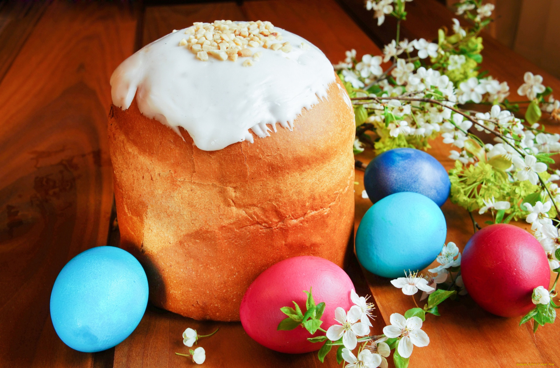Пасха 1024. Easter Cake кулич. Куличи Пасхи крашенки. Кулич и яйца. Кулич и яйца на Пасху.