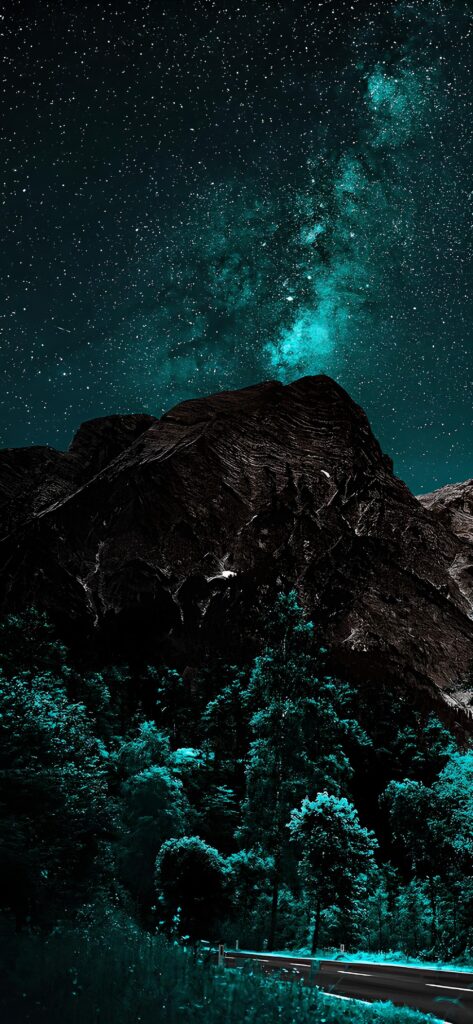 темные обои на телефон, картинка высокого качества звездное небо, горы бирюза