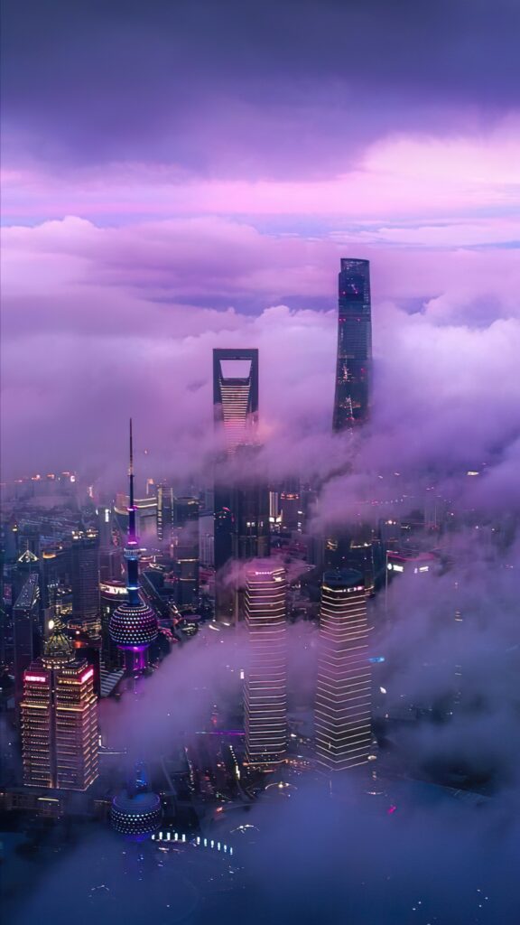 большой город с высоты, облака, пурпурный